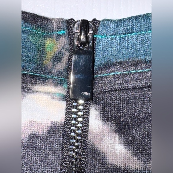 Vince Camuto Black and Green Geometric Midi Dress w/Pockets - Picture 6 of 6